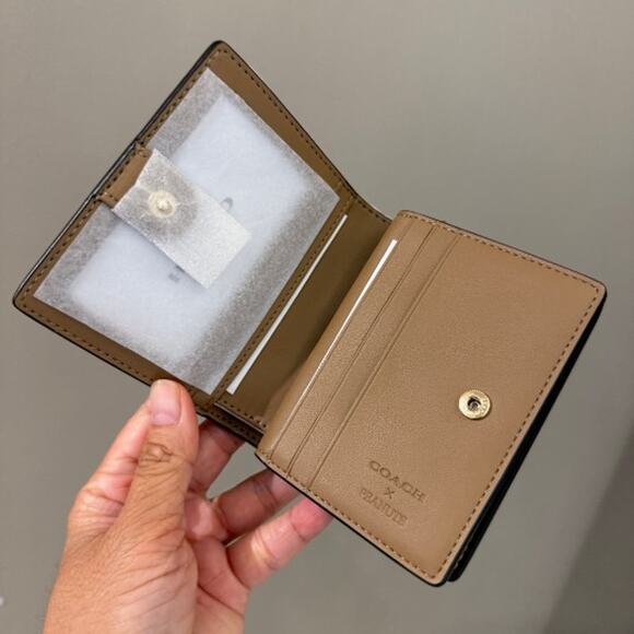 Last 1‼️Coach X Peanuts Snap Wallet Signature Canvas Snoopy Print CBN32 - Picture 4 of 6